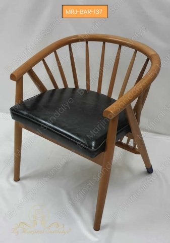 Ahsap Govdeli Siyah Parlak Deri Oturak Acik Sirt Rahat Kullanisli Sandalye Modelleri ByMarjinal Sandalye MRJ BAR 137
