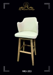ByMarjinal Sandalye MRJ 353 Vintage Ahsap Koyu Kahverengi Ayakli Beyaz Kumasli Sirt Destekli Bar Sandalyeleri Modelleri 724x1024